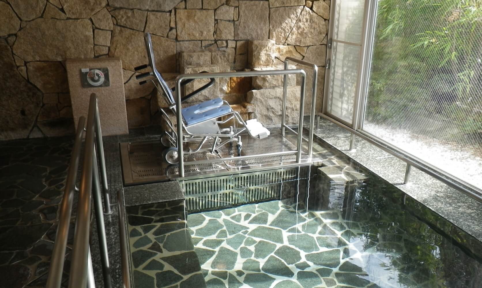 写真：プルミエ、ハートフルを導入した温泉施設